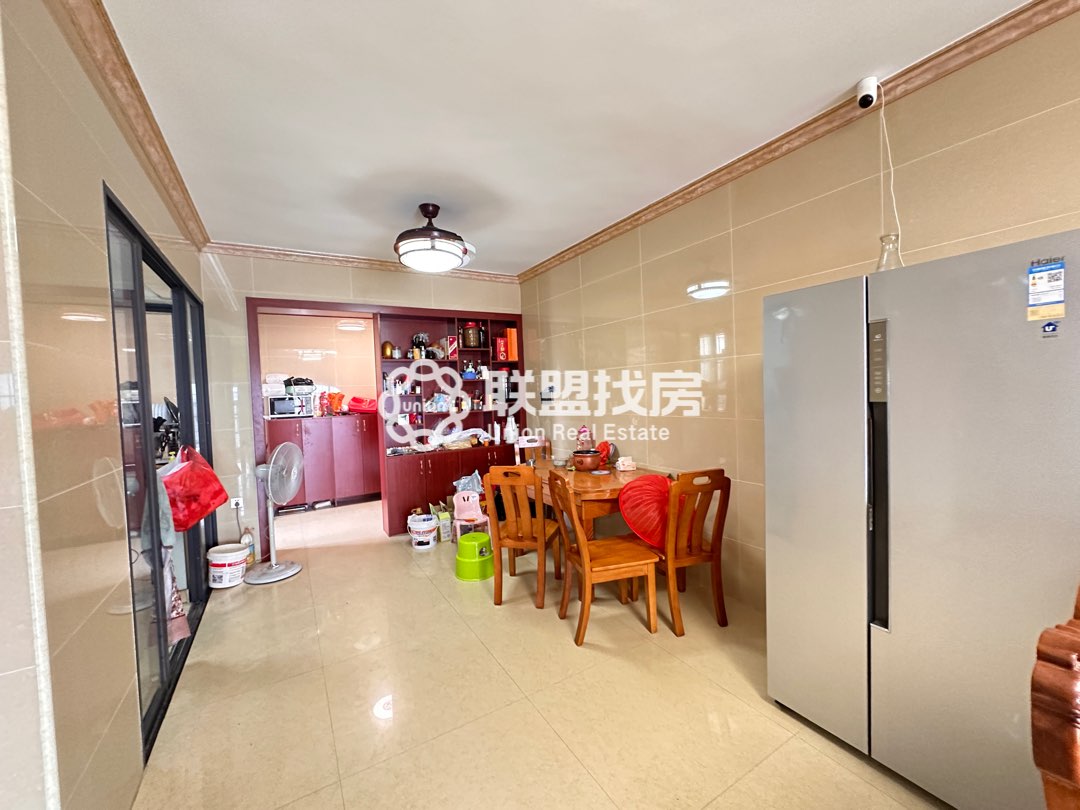 迎宾华府,迎宾华府,精装朝南3房,出售,房子业主保养好。小区环境好!5