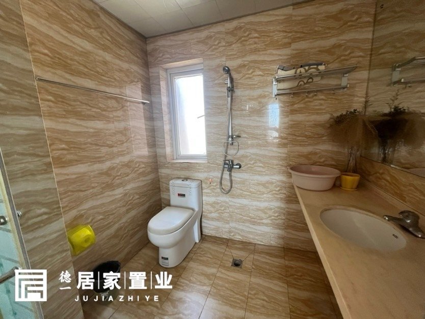湖滨领地,湖滨领地,小高层,精装3室2厅2卫,诚心出售。7