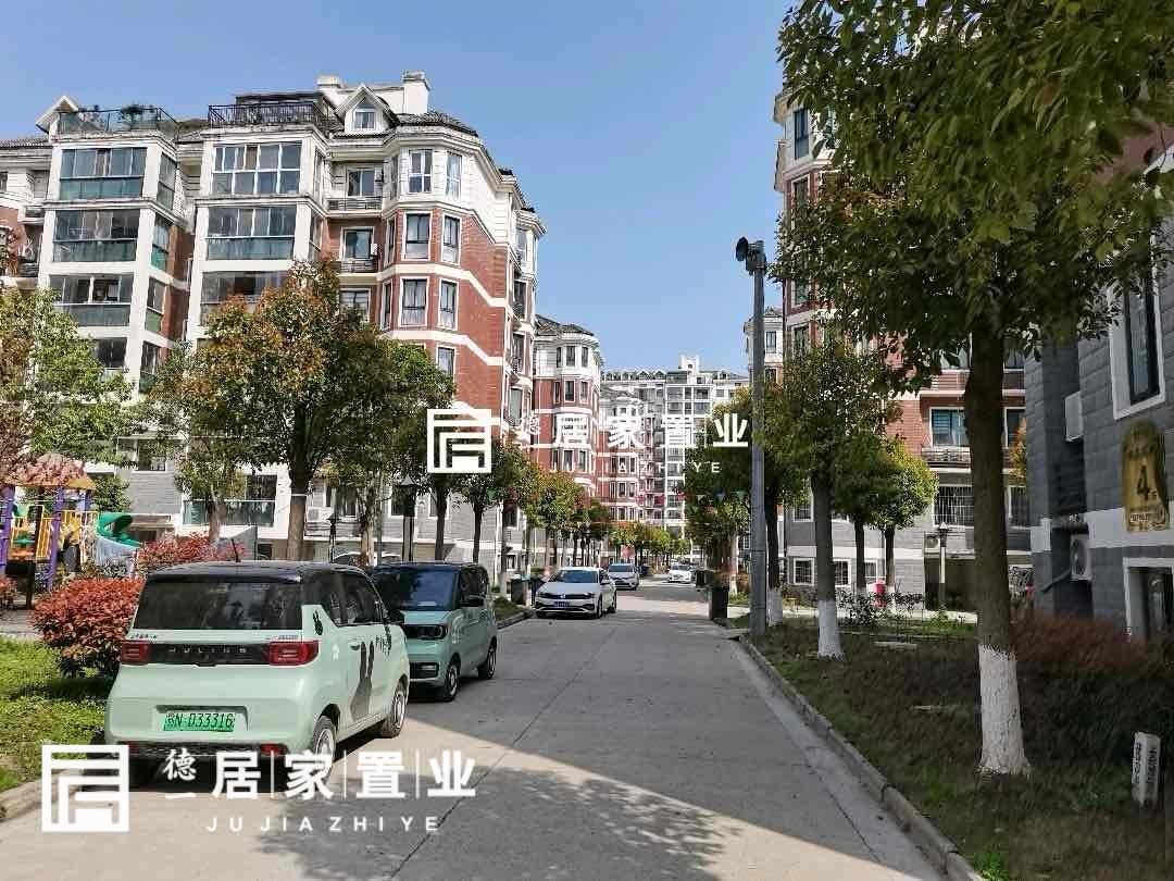湖滨领地,湖滨领地,小高层,精装3室2厅2卫,诚心出售。10
