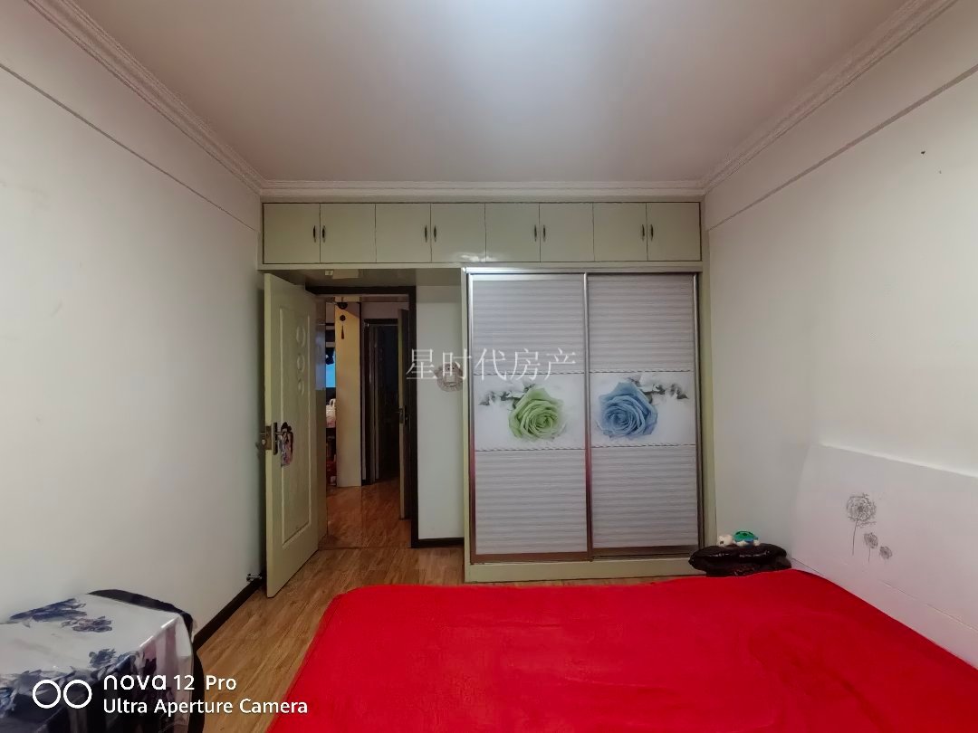 丽景园B区,丽景园B区两室两厅,东西通透带家具,可按揭4