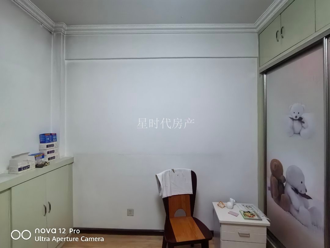 丽景园B区,丽景园B区两室两厅,东西通透带家具,可按揭3