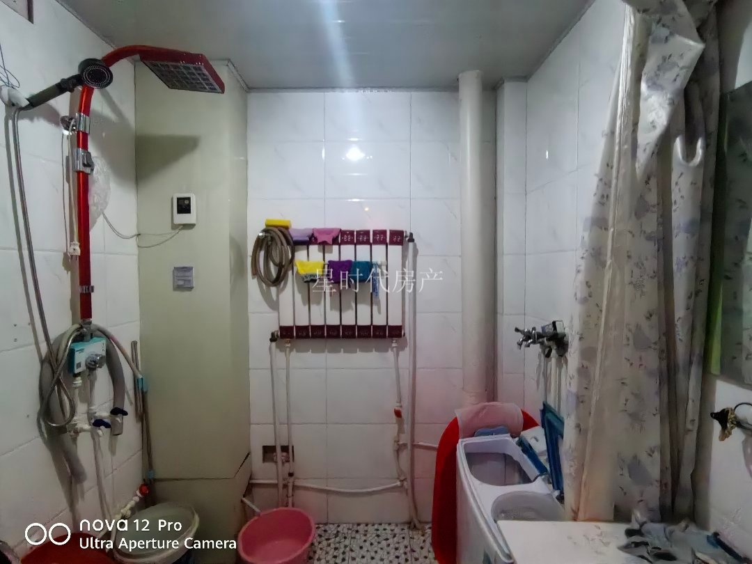 丽景园B区,丽景园B区两室两厅,东西通透带家具,可按揭8