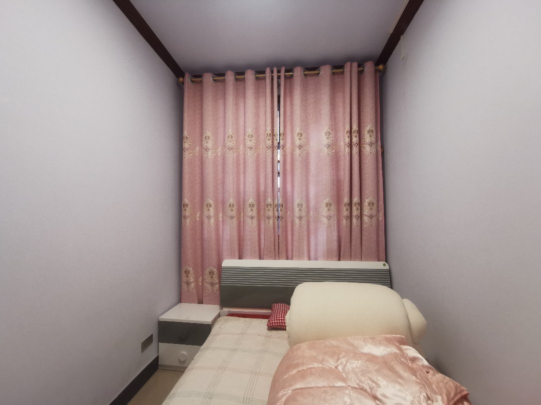 三一0小区,310对面自建房,一楼、二楼、四楼三层,242平4