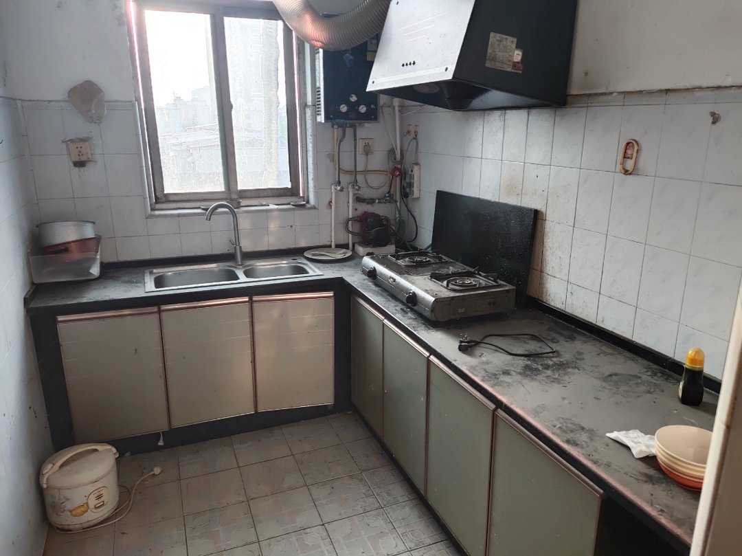 昆仑路油脂公司,急售沙北昆仑路小学对面油脂公司家属院4楼137平36万9