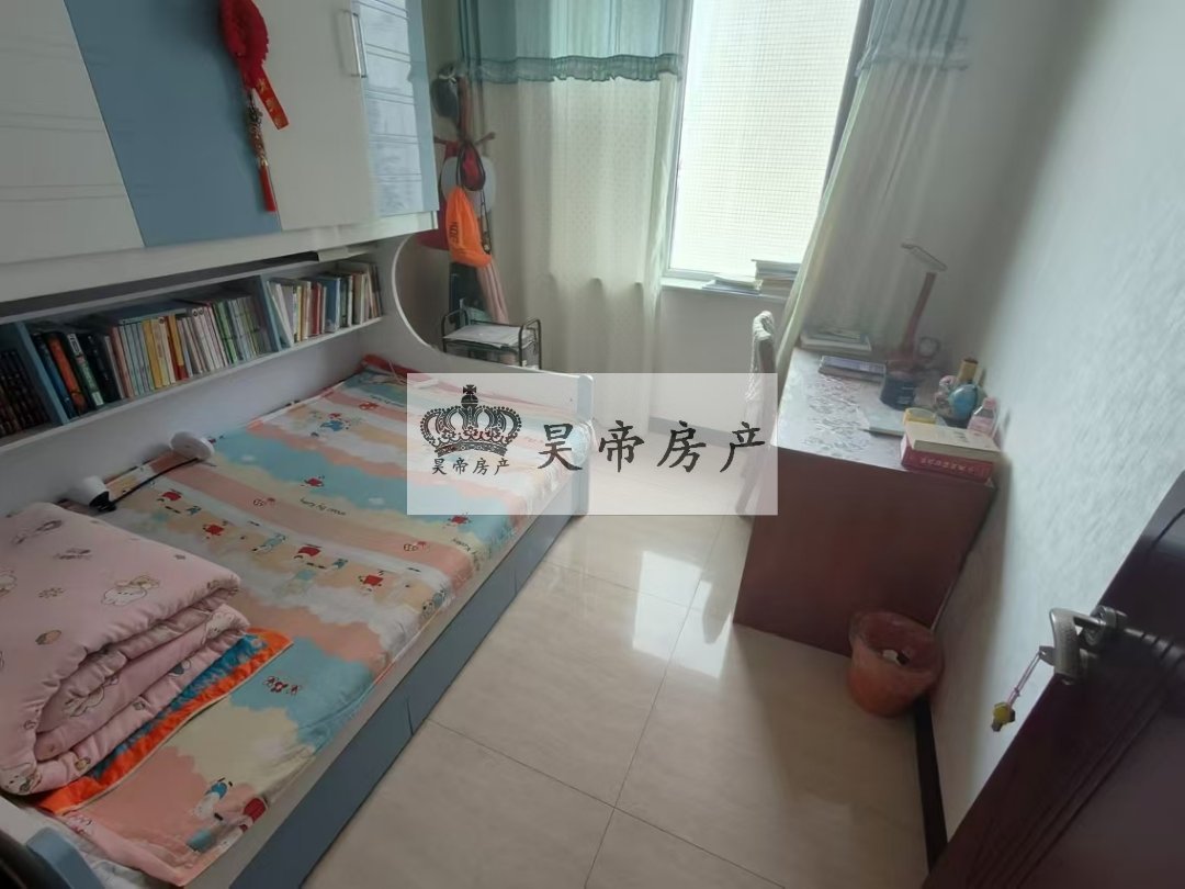 苹果家园,苹果家园,四室两厅两卫,南北通透,精装修,临近广场,商圈繁华10