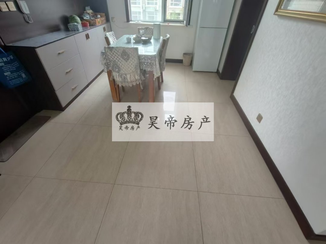 苹果家园,苹果家园,四室两厅两卫,南北通透,精装修,临近广场,商圈繁华7