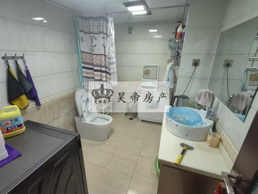 苹果家园,苹果家园,四室两厅两卫,南北通透,精装修,临近广场,商圈繁华5
