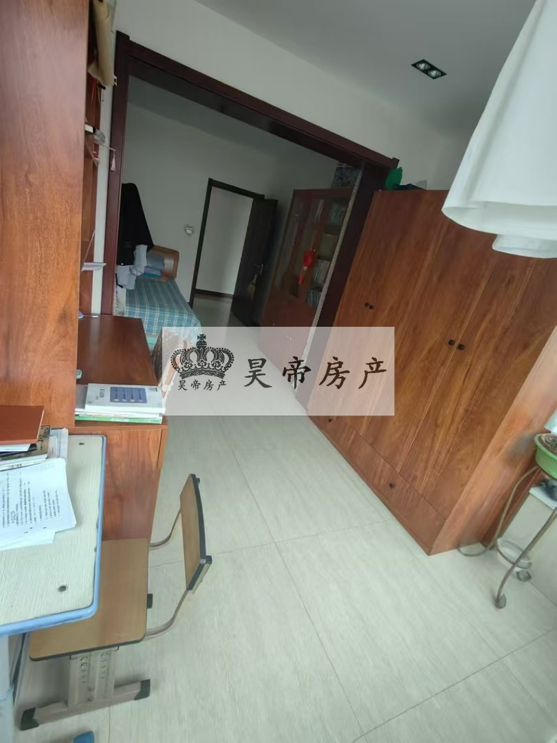 苹果家园,苹果家园,四室两厅两卫,南北通透,精装修,临近广场,商圈繁华3