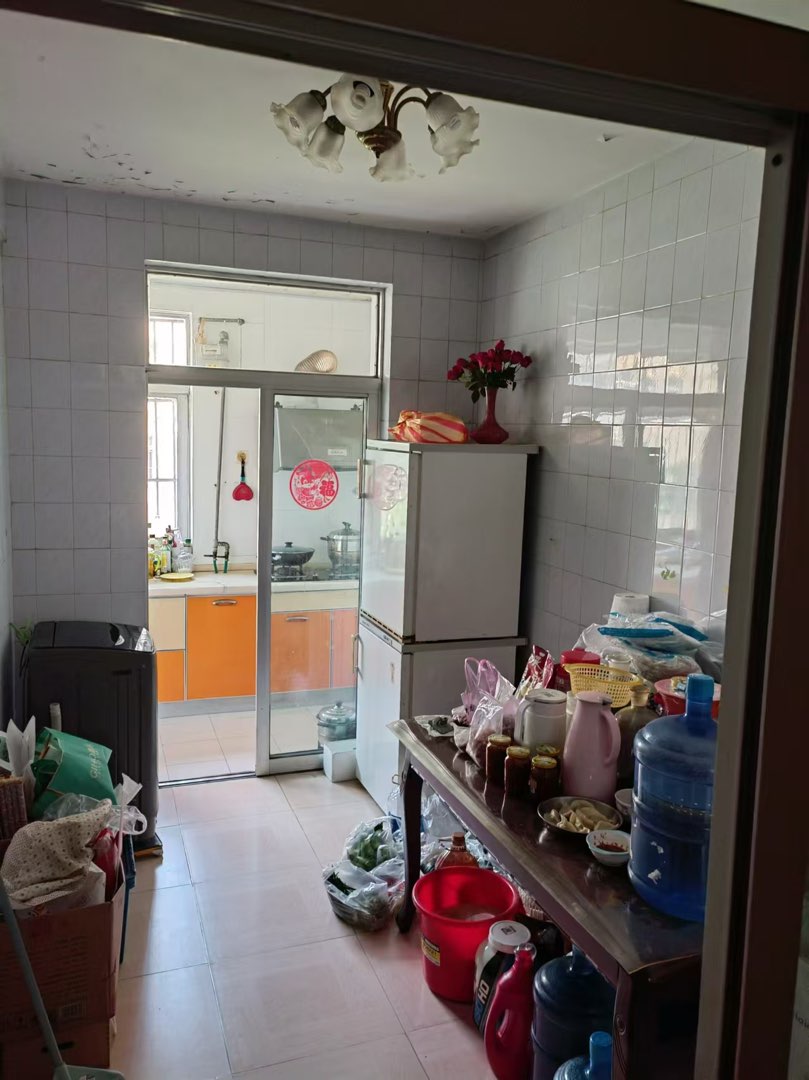 长宁路,中燃小区房子,在金台大酒店后面,外立面上写长宁路11号2
