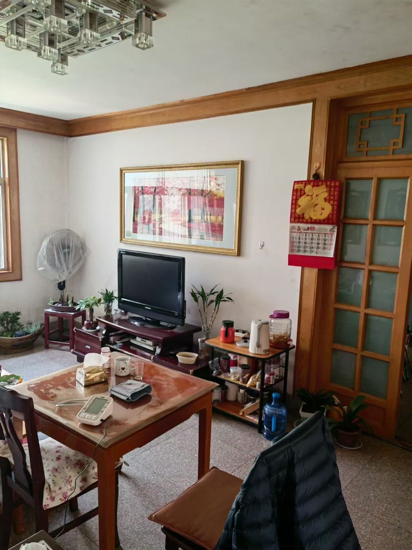 长宁路,中燃小区房子,在金台大酒店后面,外立面上写长宁路11号5