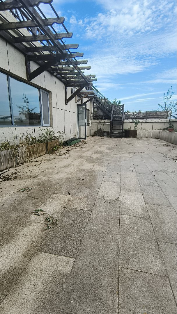 临沭景城花园,景城花园顶楼复式双车位储藏室简单装修带空中花园9