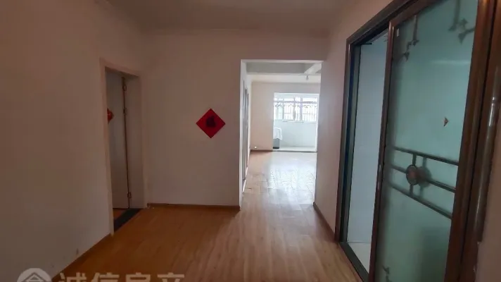 3室2厅1卫1阳台1100元/月超大阳台,周边配套齐全