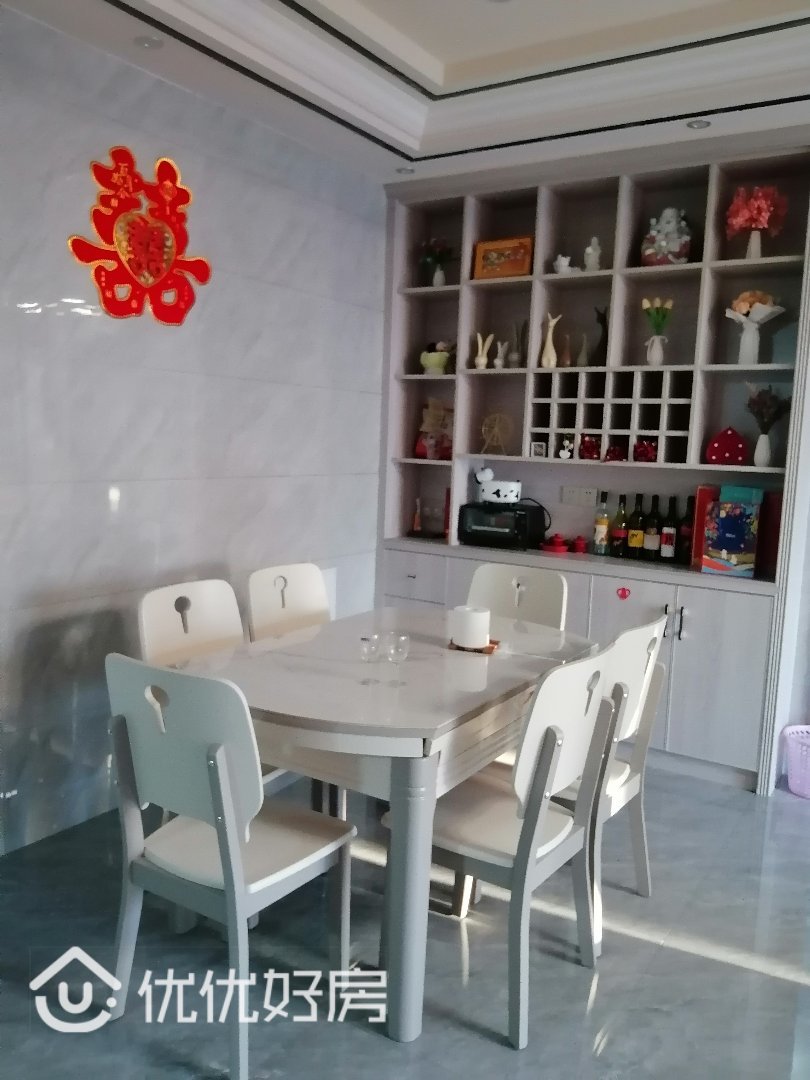 杰汇华庭,精装修九成新,家具家电齐全,电梯房好楼层,带22平车库9