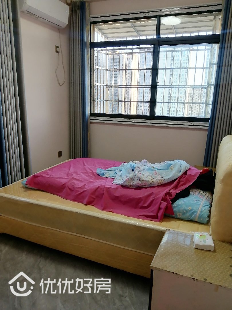 杰汇华庭,精装修九成新,家具家电齐全,电梯房好楼层,带22平车库3