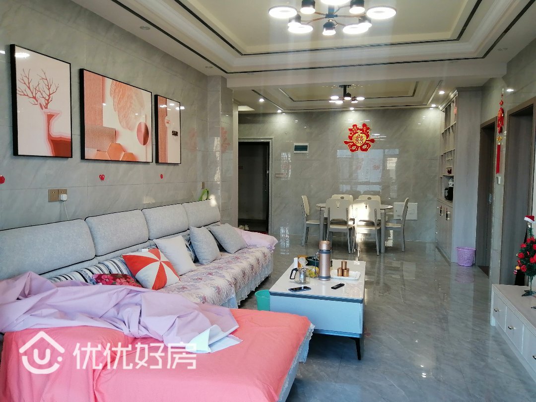 杰汇华庭,精装修九成新,家具家电齐全,电梯房好楼层,带22平车库1