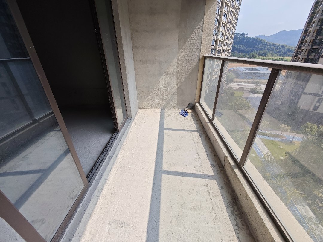 广银海棠湾,金龙大道 广银海棠湾 中间楼栋 专梯专户 毛坯 即买即装3