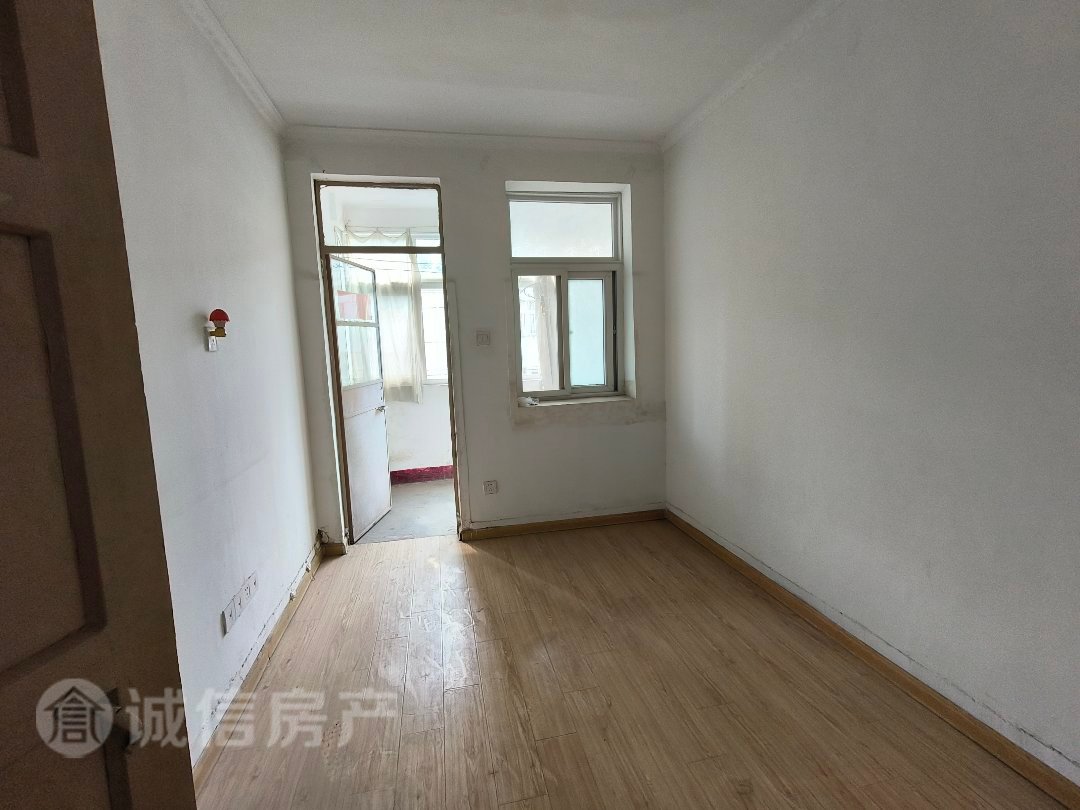 七十一处西苑小区,急售楼层采光户型都好精装拎包入住价格能谈购物交通方便2