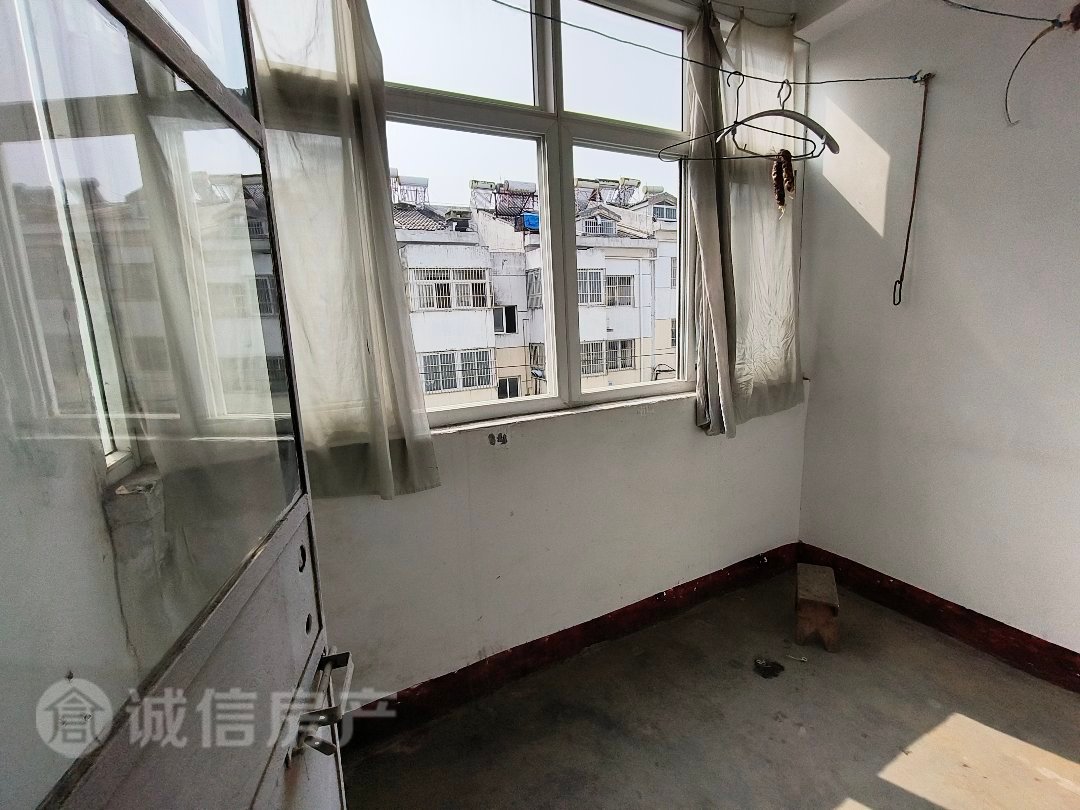七十一处西苑小区,急售楼层采光户型都好精装拎包入住价格能谈购物交通方便6