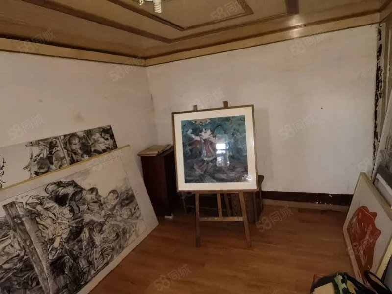 北门坡庭院,古城北门坡停车场旁庭院 占地200车可到门口观景相当好10