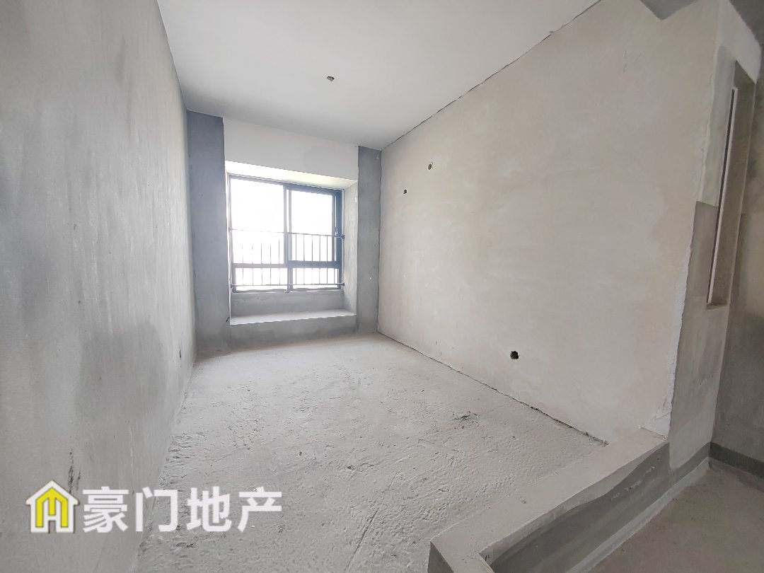 天行梦龙苑,性价比非常高,顶楼。便宜的一套,物业钥匙,欠款四十几万8