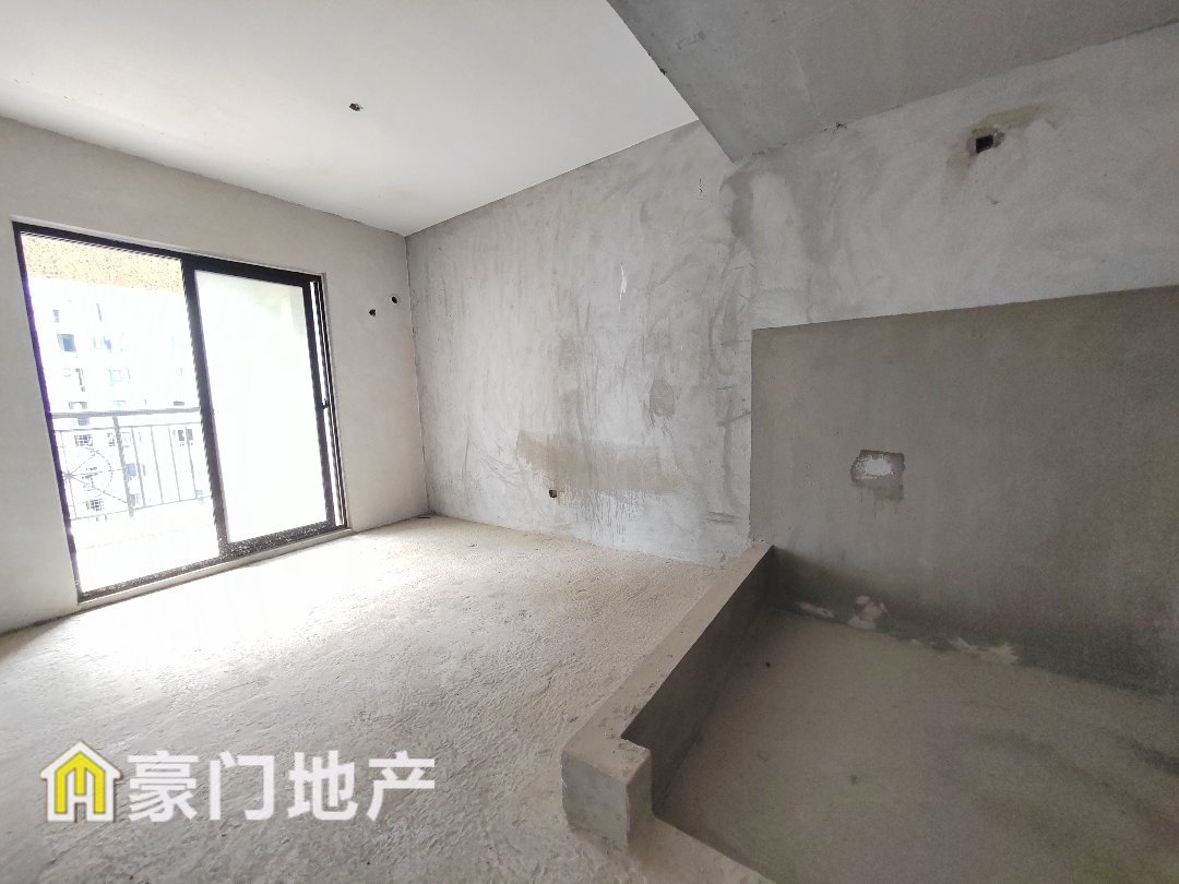 天行梦龙苑,性价比非常高,顶楼。便宜的一套,物业钥匙,欠款四十几万7