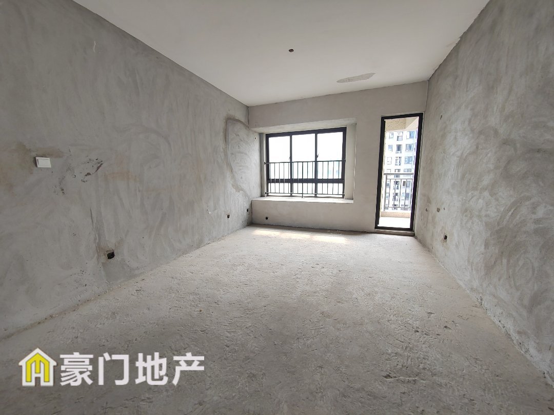 天行梦龙苑,性价比非常高,顶楼。便宜的一套,物业钥匙,欠款四十几万6