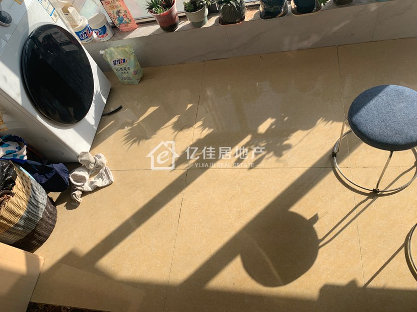 美庐天下城,北环天下城! 性价比高!暖气大三房!拎包入住!10