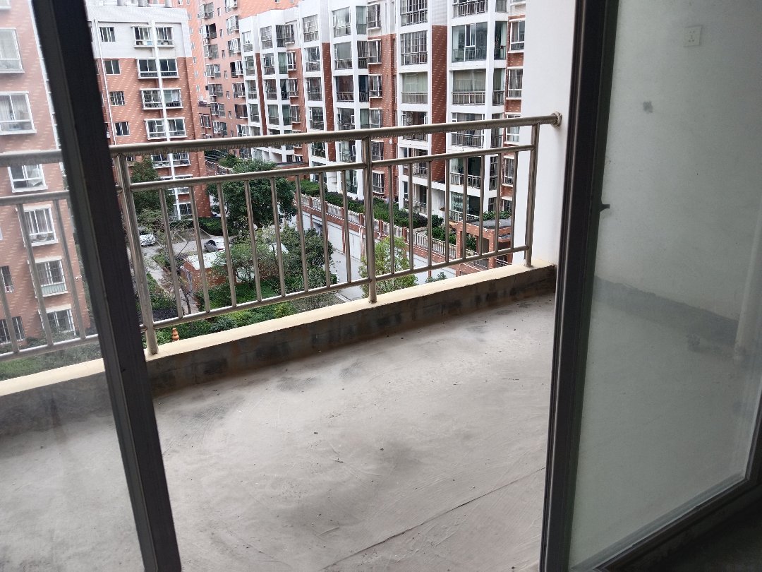 丽水金都,丽水金都毛坯3室 单元房中间楼层 采光采阳都很好!9