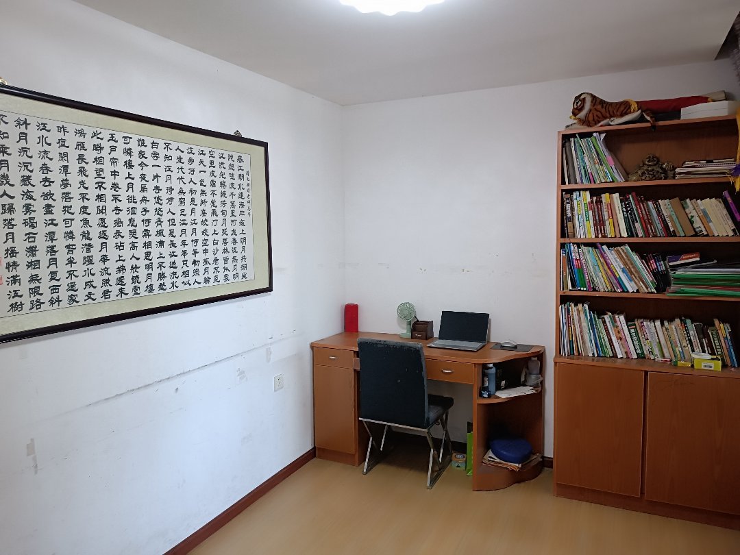 御景名都,铁路中心医院附近,三室精装2