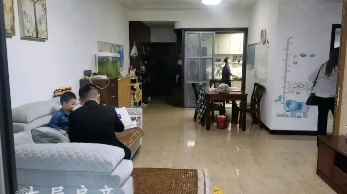 位置,享受城市中心的便利与舒适,3室2厅1卫1阳台精装