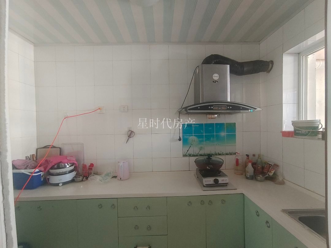 凤凰苑小区,凤凰苑小区两室两厅一卫 南北通透可按揭带家具6