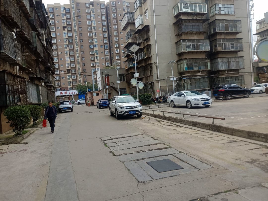 铁路小区东区,市中心,小区环境幽越,11