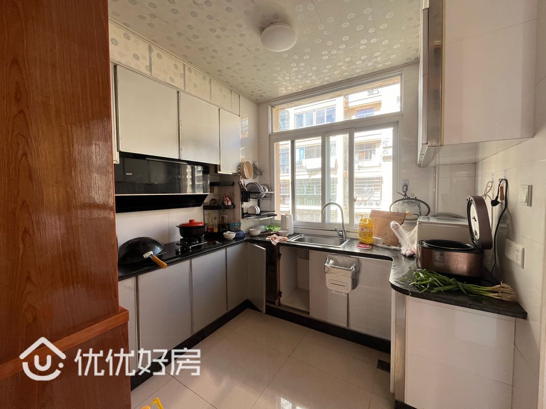 杰汇华庭,包含9平方的储藏间,光线阳光都很好6