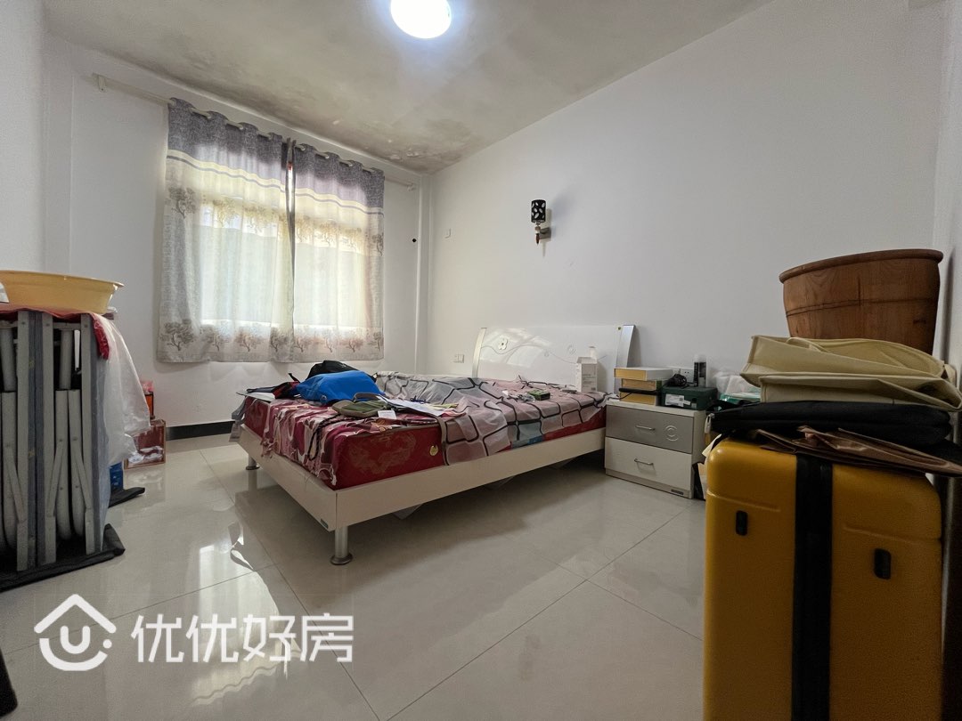 杰汇华庭,包含9平方的储藏间,光线阳光都很好4