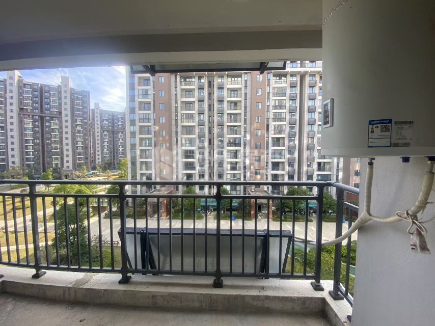 中航瑶湖郡鲲鹏邸,小区环境舒适3室2厅2卫2阳台,时尚装修,婚房优选6