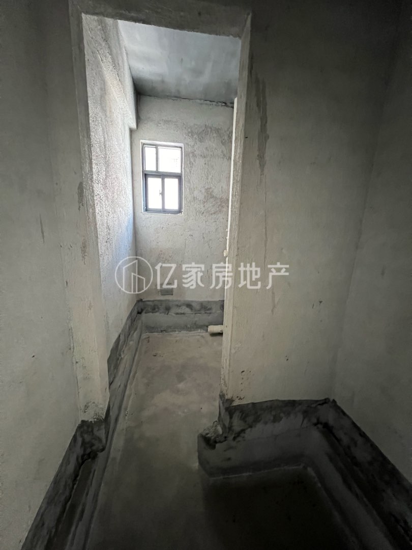 万盛华府,万盛华府,130平方4房两厅,向南居,售53万12