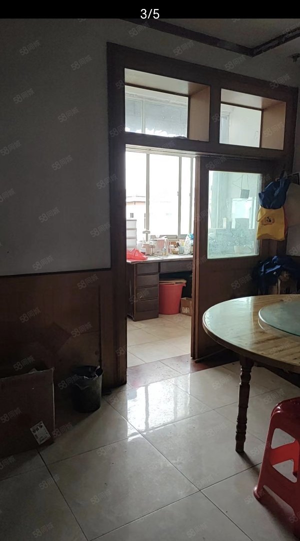 陆羽广场,陆羽广场17号工艺美术公司,对面是体育馆,不动产证在手。5