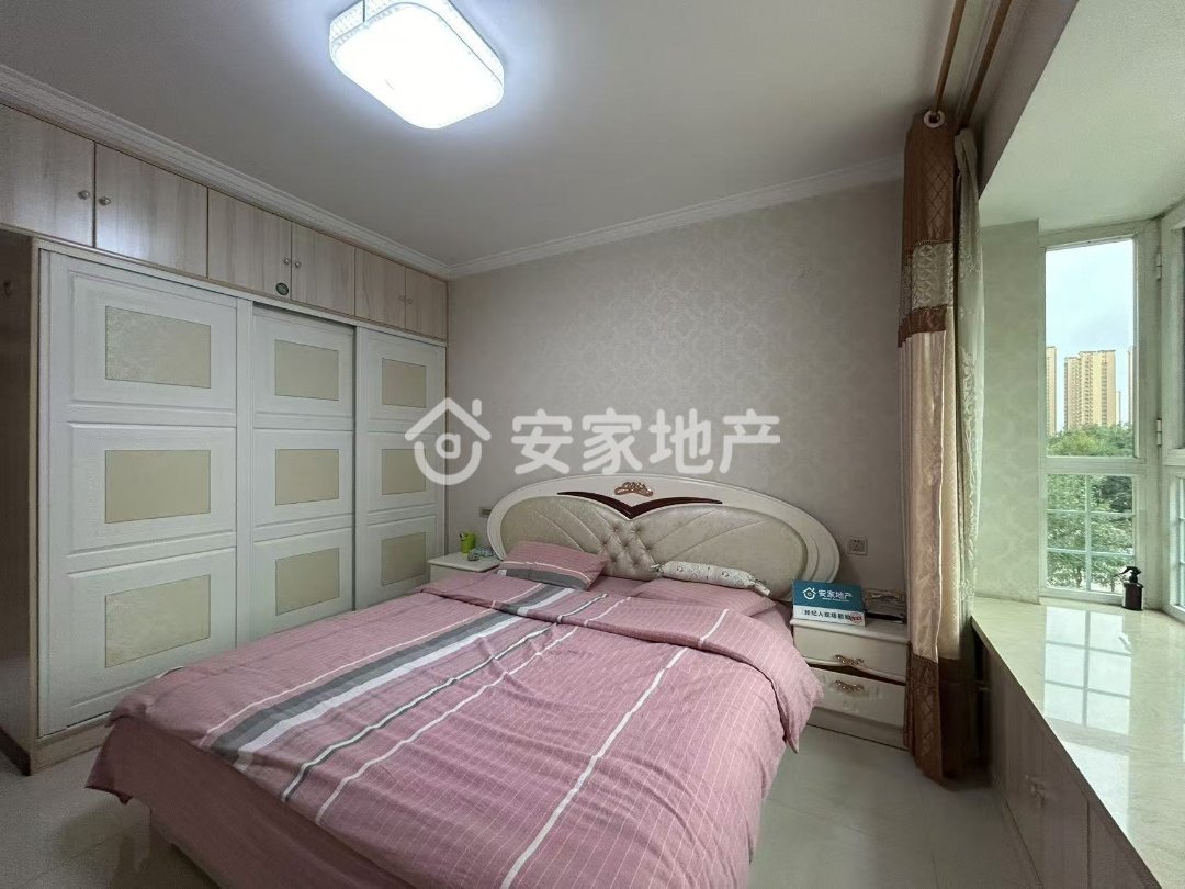 华源豪庭南区,南北大通透 视野非常好,直降10万。电梯小高层。3
