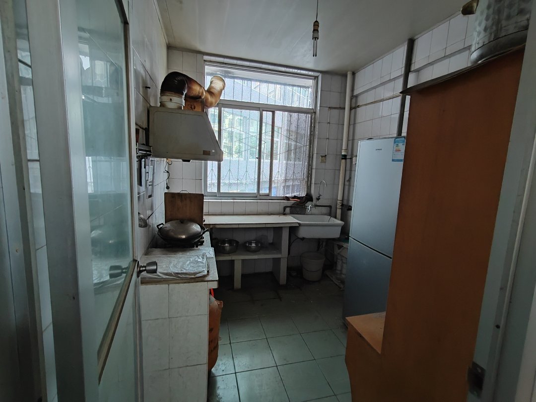 地税局家属院,地税局家属院交通便利毛坯2室2厅1卫1阳台尽享城市繁华7