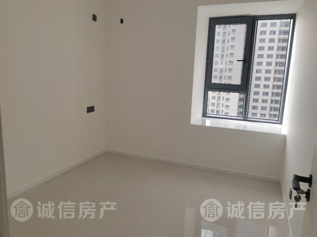 广源缤纷城,广源缤纷城精装3室2厅1卫1阳台,交通便利,5