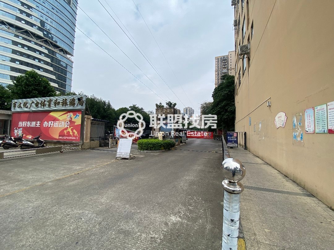 天悦豪庭,三面采光,四面通风!天悦豪庭中间楼层向南居五房三卫15