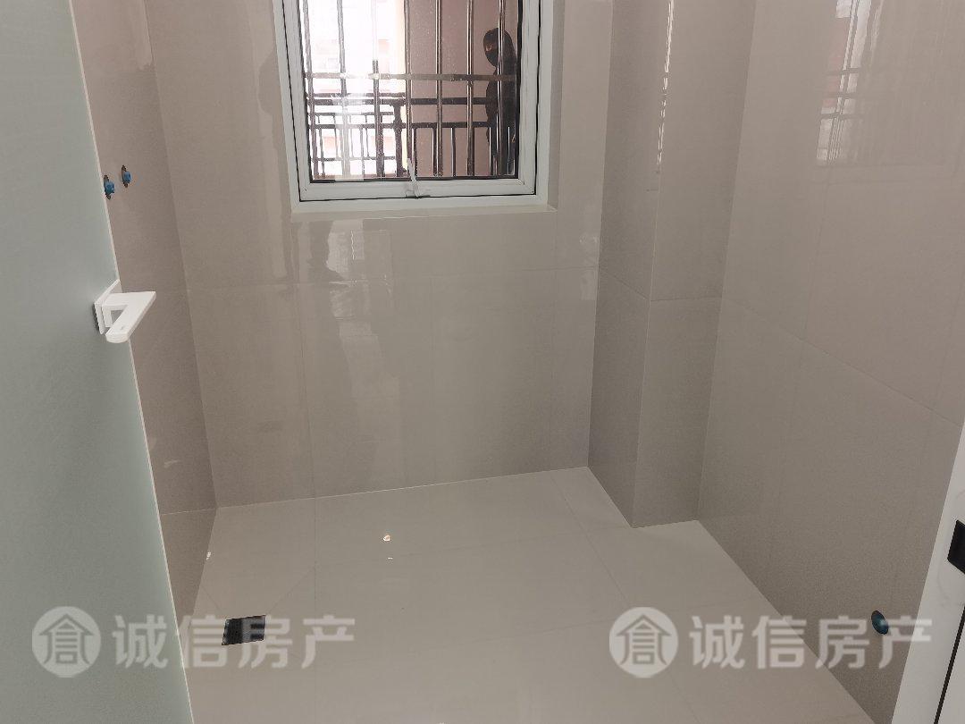广源缤纷城,广源缤纷城精装3室2厅1卫1阳台,交通便利,9