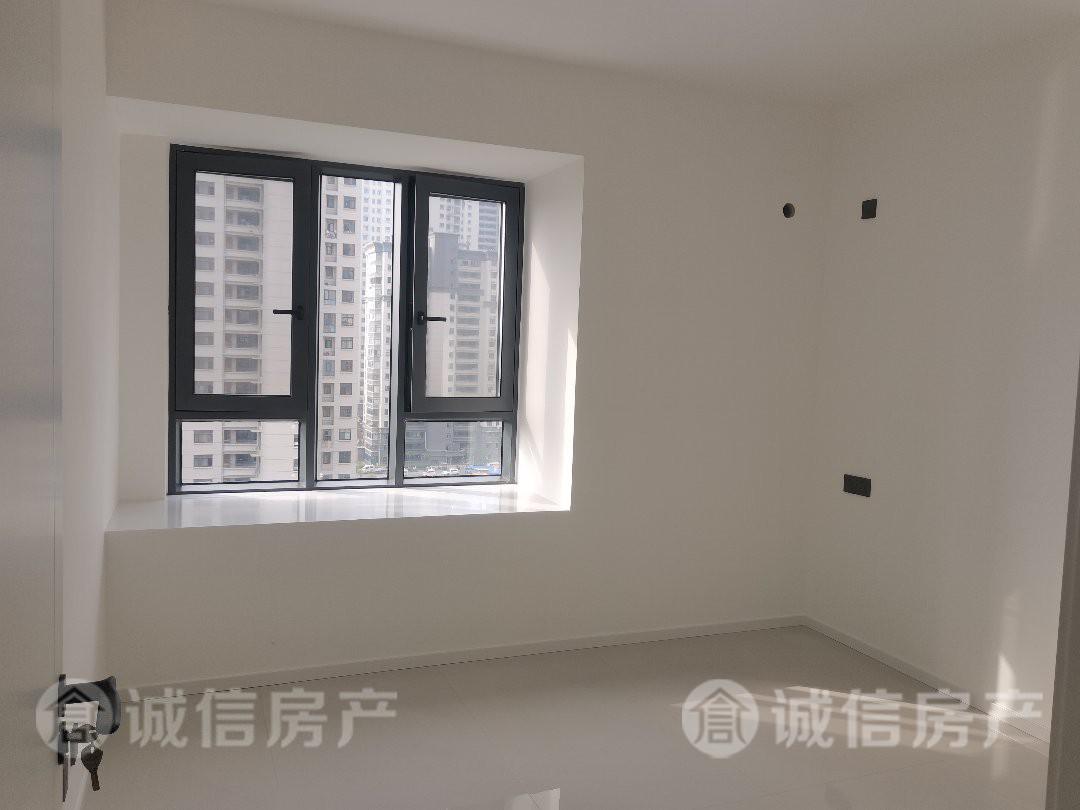 广源缤纷城,广源缤纷城精装3室2厅1卫1阳台,交通便利,2