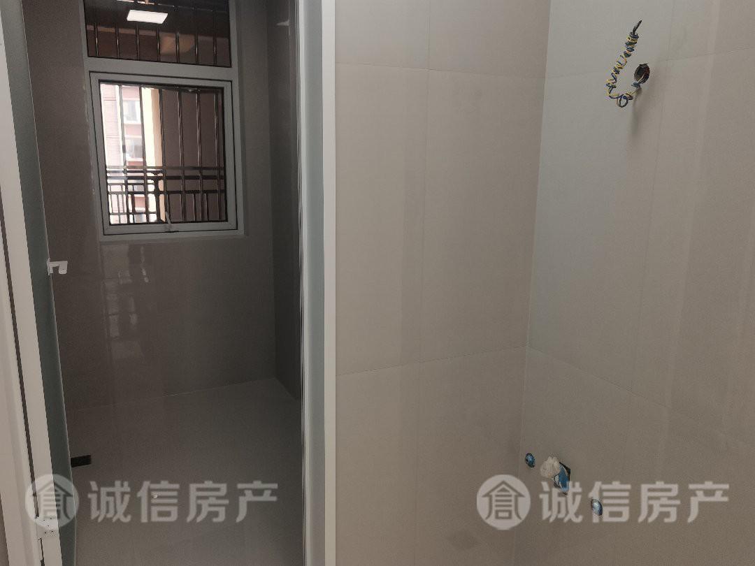 广源缤纷城,广源缤纷城精装3室2厅1卫1阳台,交通便利,8