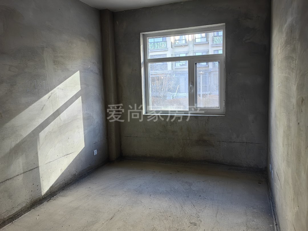 南湖鑫港,南湖鑫港下跃 带花园220平 108万 5室2厅2卫6