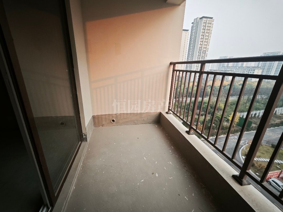 河景花园,全天无遮挡市中心,交通便利1