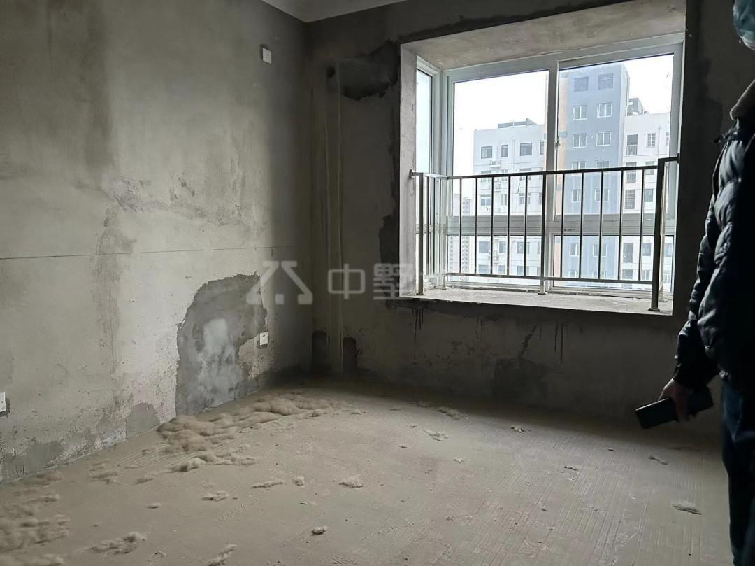 古泉新村安置区,毛坯3室2厅1卫1阳台急售,是您找家的不二之选5