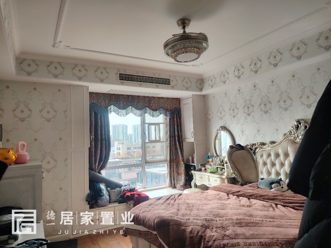 中南世纪雅苑,雅苑洋房欧式豪装,自住中,装修花了60多万,四房7