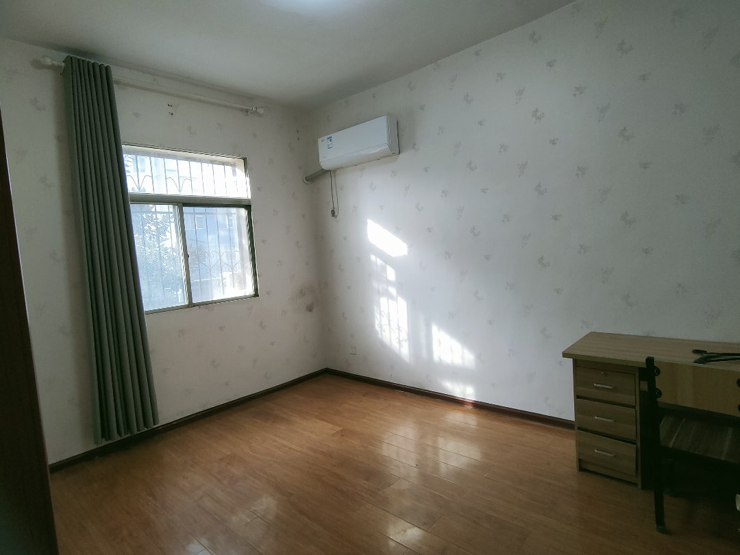 召陵区水文局家属院,召陵区水文局家属院95㎡3室1厅1卫1阳台普通,业主急售2