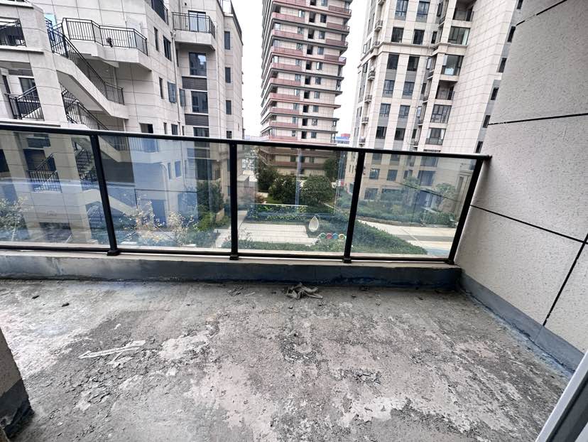 东立壹品,市中心,地段好,中小学校对面,一手房,价可谈9